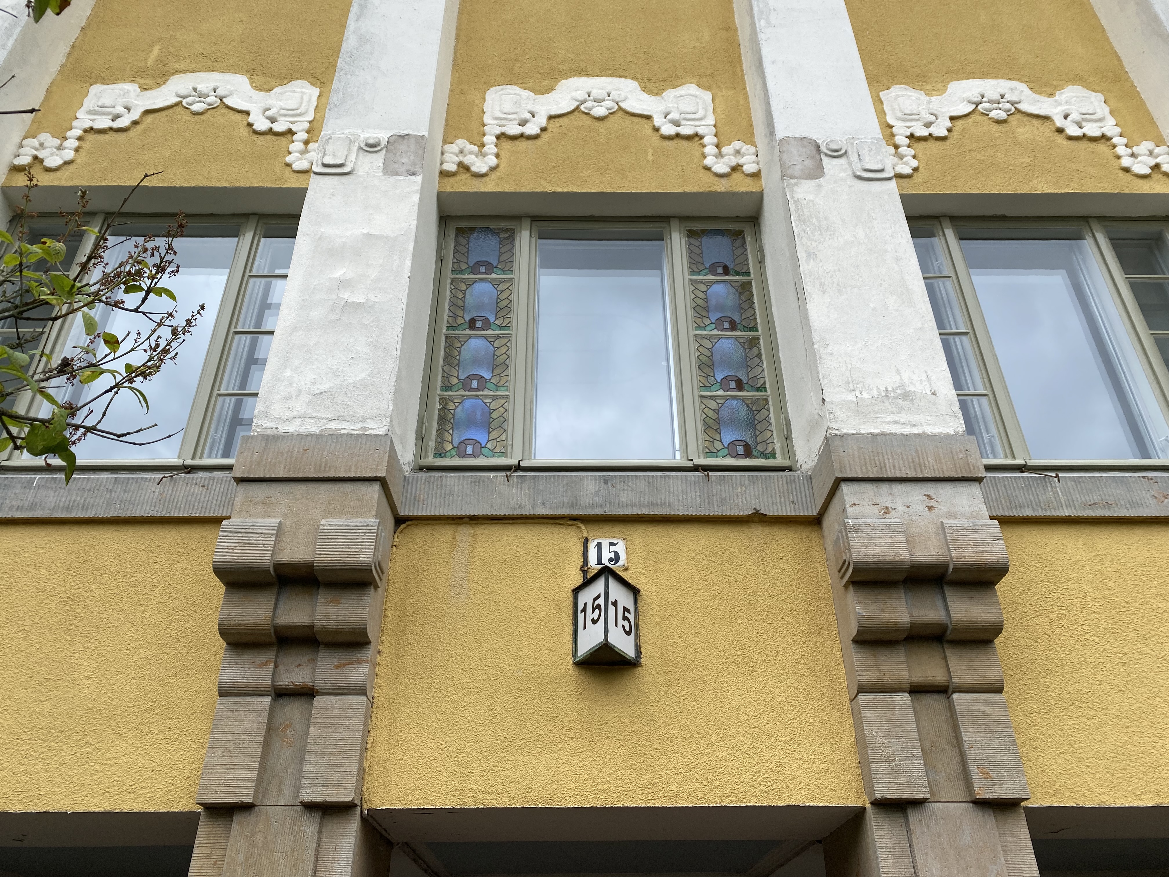 As Oy Aukio - ikkuna kunnostuksen jälkeen
